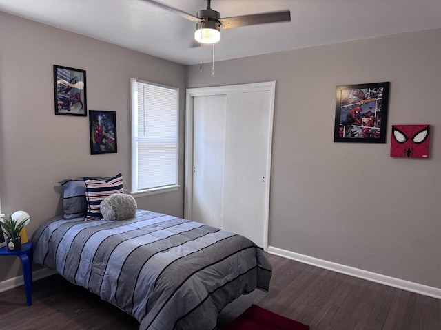 bedroom featuring dark hardwood / wood-style floors, ceiling fan, and a closet