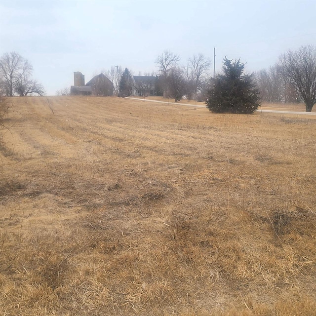 view of yard featuring a rural view