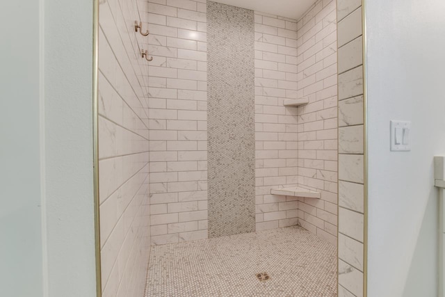 bathroom featuring tiled shower