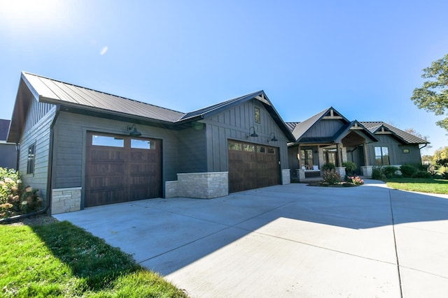 view of front facade with a garage