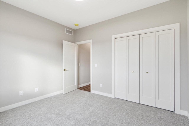 unfurnished bedroom with carpet flooring and a closet