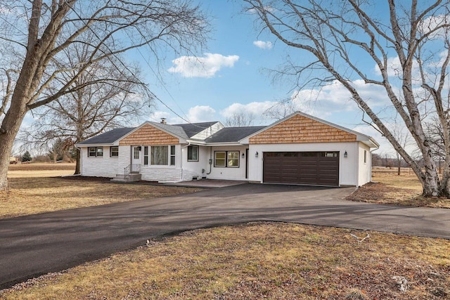 view of front facade featuring a garage