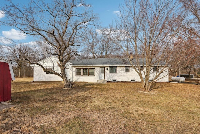 ranch-style home featuring a front lawn