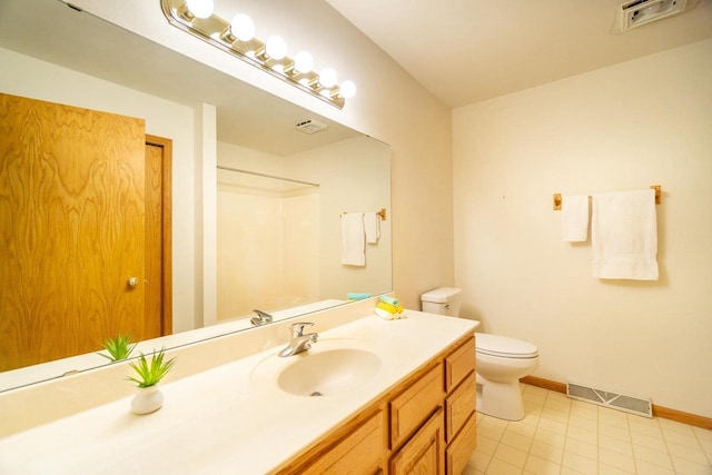 full bath featuring baseboards, visible vents, toilet, and walk in shower