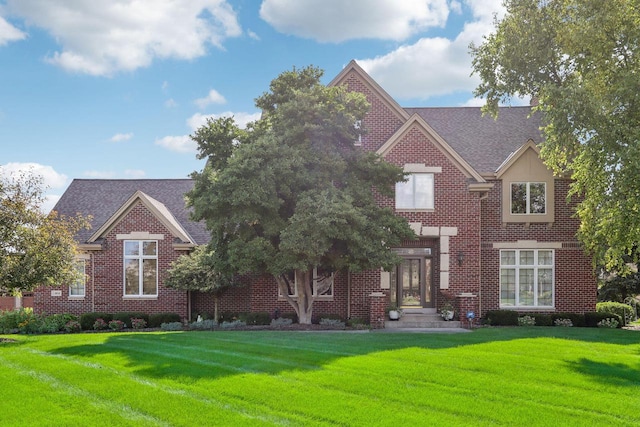 view of front of house with a front lawn