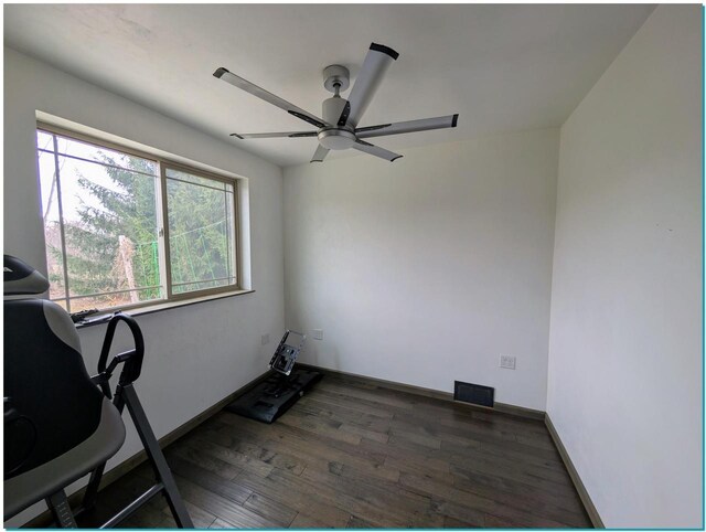 3067 N River Rd, Oconto, WI 54153 - workout room with a ceiling fan, visible vents, baseboards, and wood finished floors