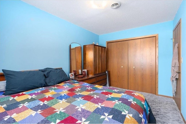 carpeted bedroom featuring a closet and a textured ceiling