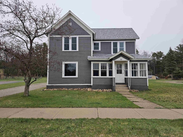 view of front facade with a front yard