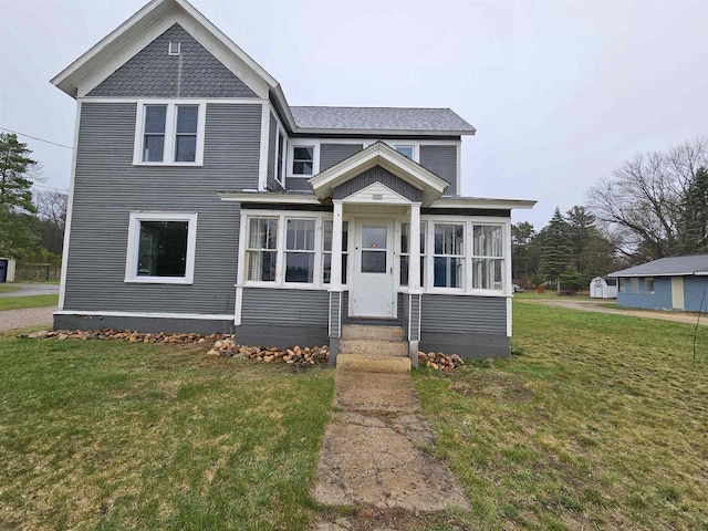 view of front facade with a front yard