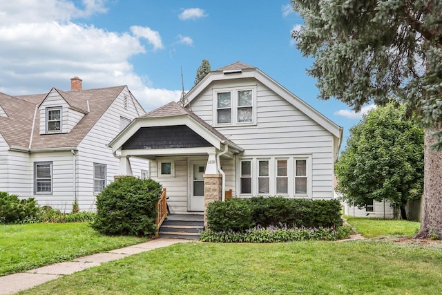 view of front of home with a front lawn