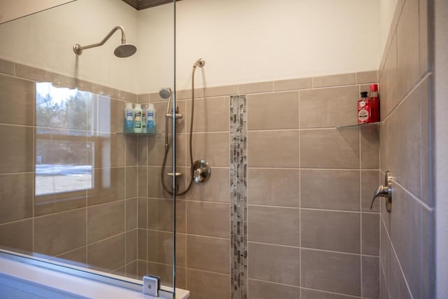 bathroom featuring tiled shower