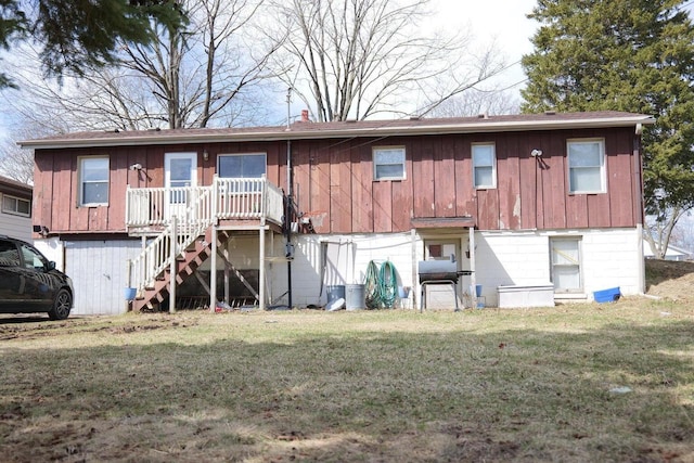 back of house featuring a yard