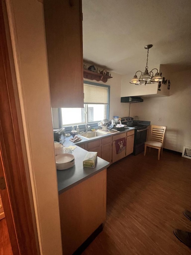 kitchen featuring a chandelier, black electric range, sink, and dark wood-type flooring