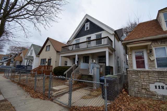 view of front of property featuring a balcony