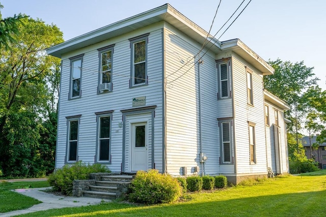 view of front of home with a front lawn