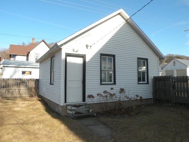 301 W Amelia St, Cassville, WI 53806 - rear view of property with a lawn