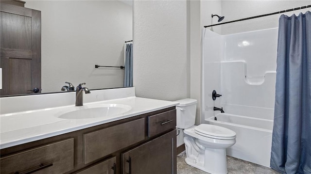 full bathroom featuring shower / tub combo with curtain, vanity, and toilet