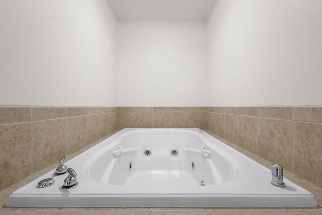 bathroom with tiled tub