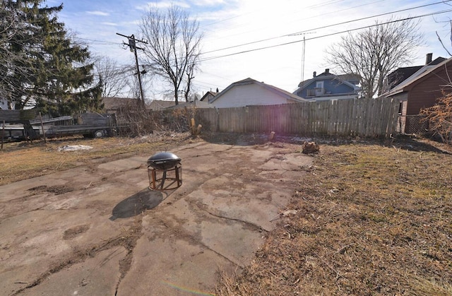 view of yard featuring a patio area