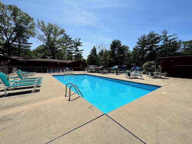 view of swimming pool featuring a patio