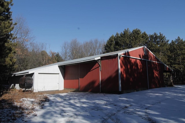 W5698 Losinski Rd, Princeton, WI 54968 - detached garage with oil tank