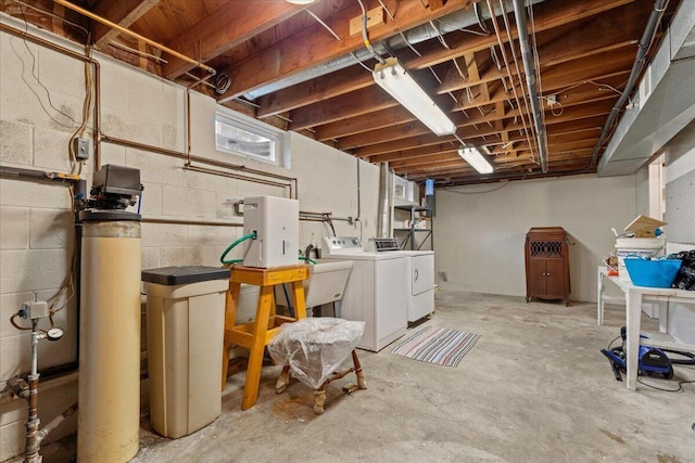 basement with sink and washing machine and clothes dryer