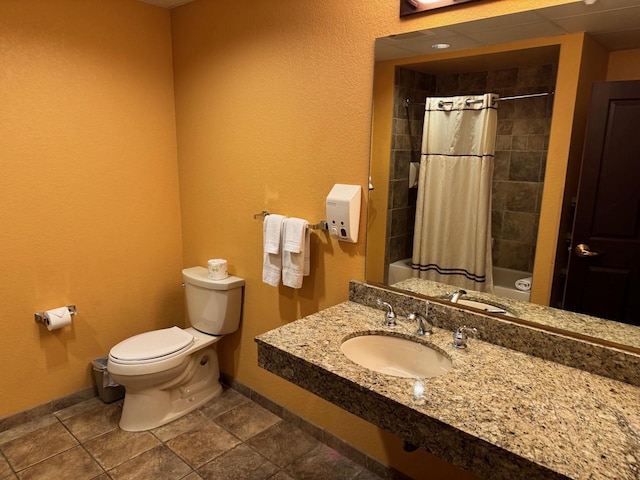 full bathroom featuring shower / bathtub combination with curtain, sink, and toilet