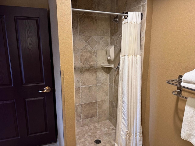 bathroom featuring curtained shower