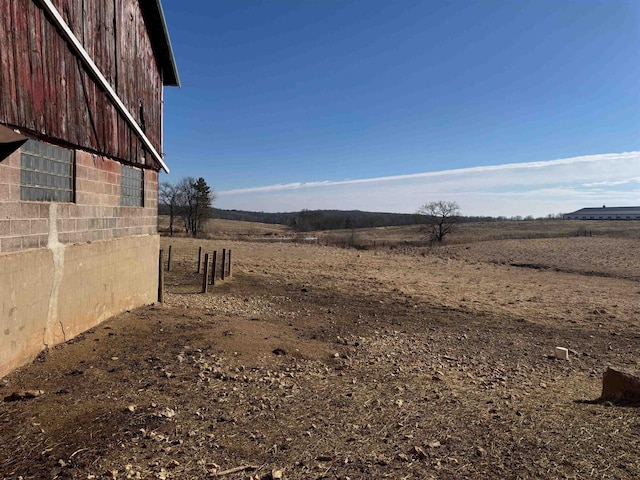 view of yard featuring a rural view