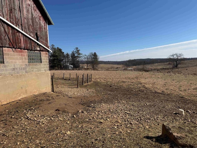 view of yard featuring a rural view