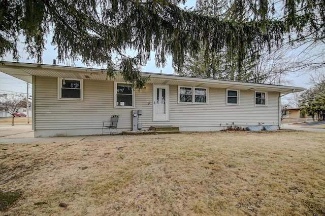 view of front of property with a front lawn