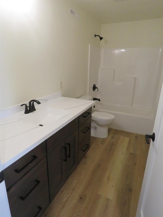 127 Linden Ln, Fox Lake, WI 53933 - full bath featuring wood finished floors, vanity, and shower / bath combination
