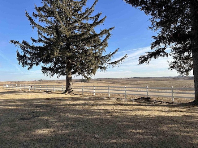 view of yard featuring a rural view