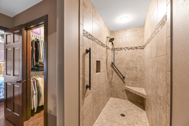 bathroom featuring a tile shower