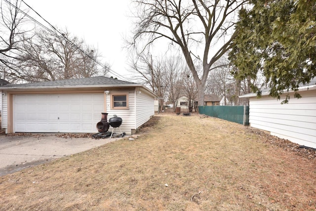 view of yard with a garage and an outdoor structure