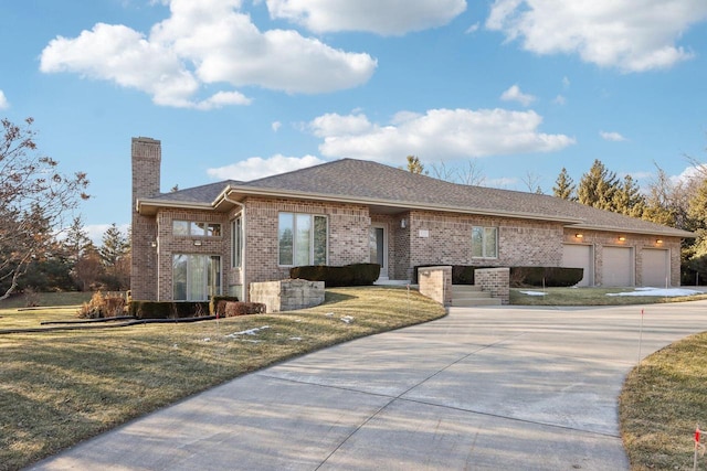 view of front of home featuring a garage and a front yard