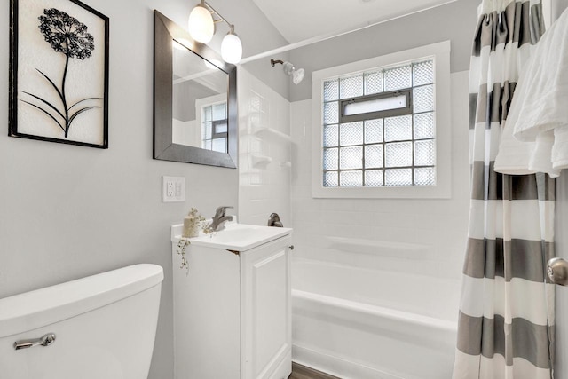 full bathroom with shower / tub combo with curtain, vanity, and toilet