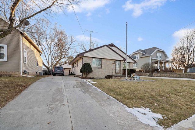 bungalow-style home featuring a front lawn