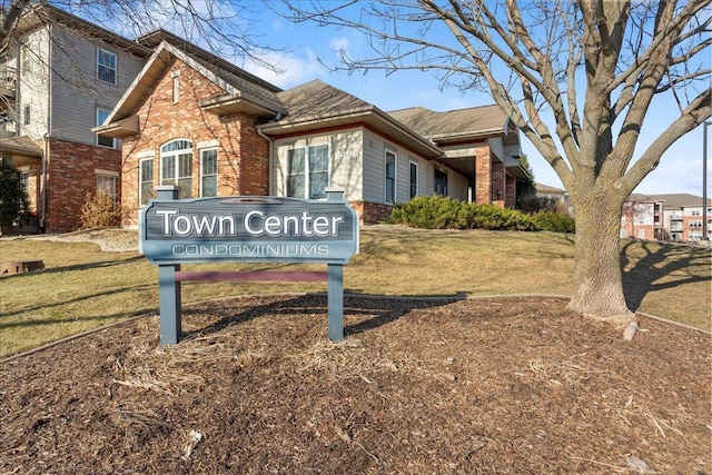 community / neighborhood sign with a yard