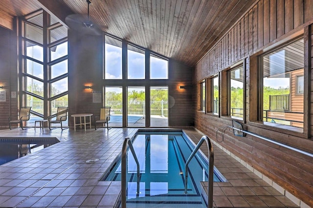 view of swimming pool featuring a jacuzzi