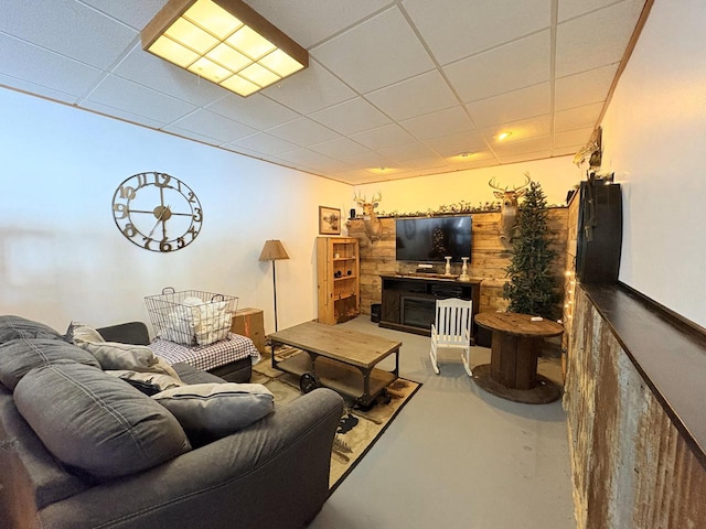 living room featuring a drop ceiling