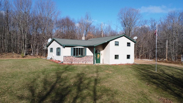 view of front of house with a front yard