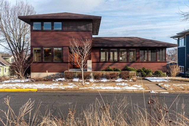 view of front facade featuring a sunroom