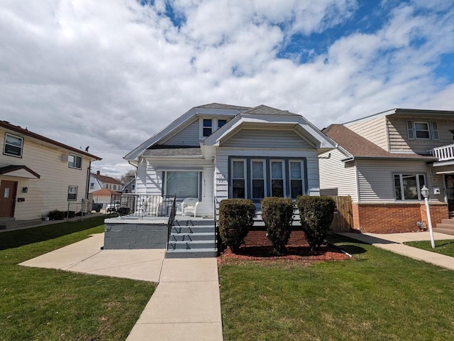 bungalow-style house featuring a front lawn