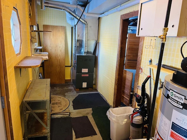 W7679 Oak St, Shiocton, WI 54170 - utilities with heating unit and gas water heater