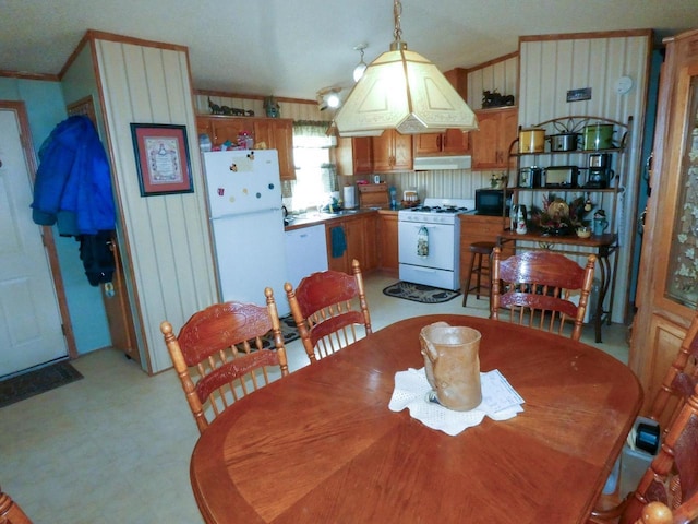 dining room featuring crown molding