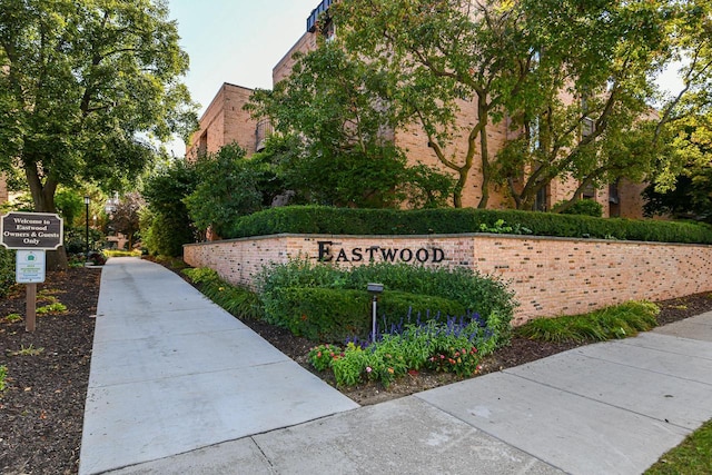 view of community / neighborhood sign