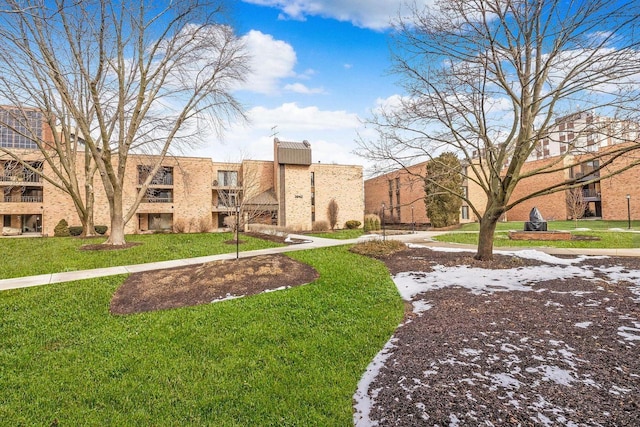 view of property's community featuring a yard