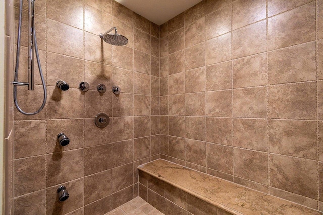 bathroom featuring tiled shower