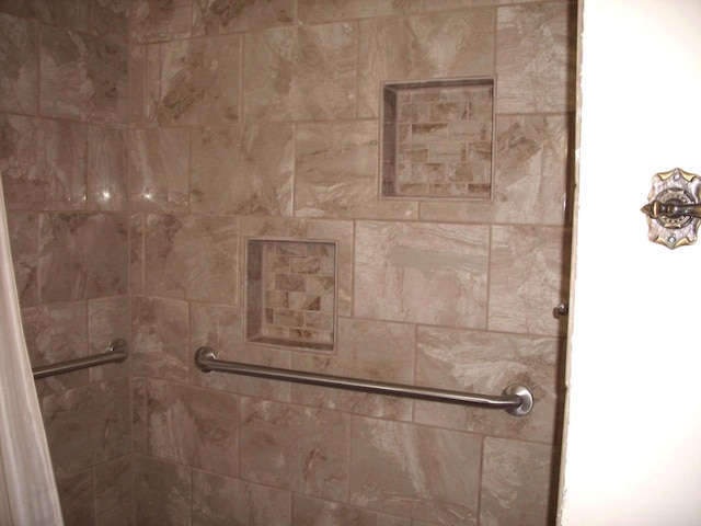 details featuring a tile shower